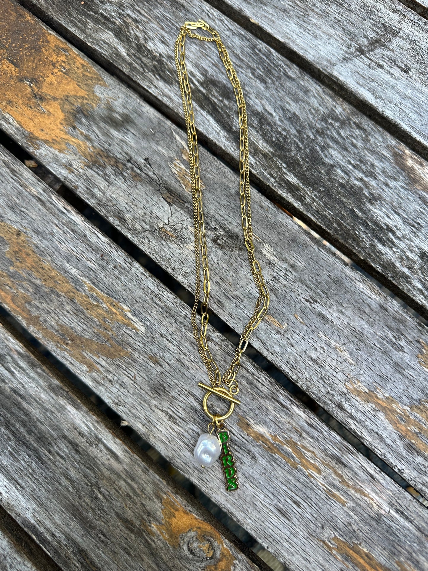 Vertical BIRDS with Pearl Necklace